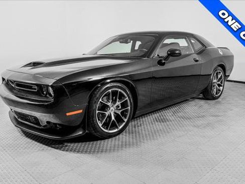 Used 2022 Dodge Challenger GT RWD image 2
