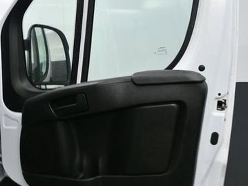Used 2023 RAM ProMaster 2500 FWD image 9