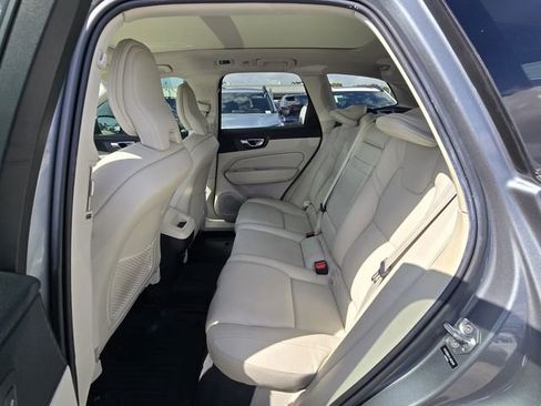 Used 2020 Volvo XC60 T5 Momentum w/ Protection Package Premier image 14