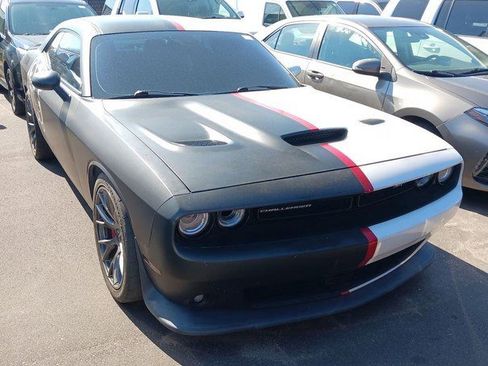 Used 2016 Dodge Challenger SRT RWD image 1