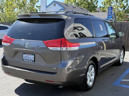 Used 2012 Toyota Sienna LE w/ Towing Pkg FWD image 6