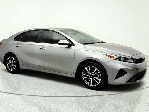 Used 2023 Kia Forte LXS FWD image 3