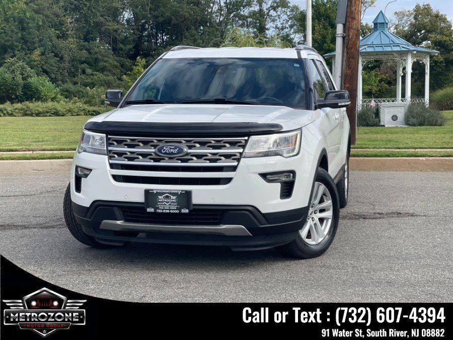 Used 2018 Ford Explorer XLT w/ Equipment Group 202A AWD/4WD image 35