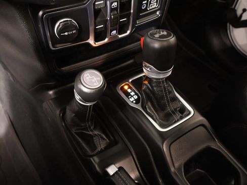 Used 2024 Jeep Wrangler Sahara image 8