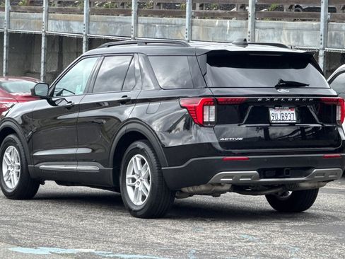 Used 2025 Ford Explorer Active w/ Active Comfort Package image 6