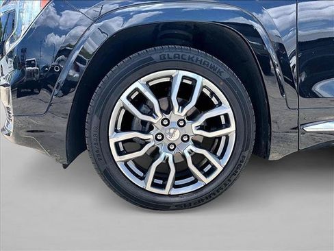 Used 2022 GMC Terrain Denali w/ Denali Premium Package AWD/4WD image 10