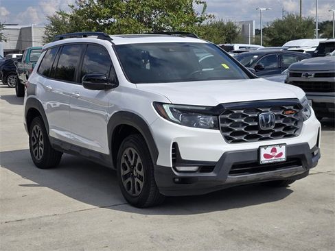 Used 2023 Honda Passport TrailSport image 3