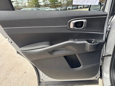 Used 2025 Kia Sorento S w/ Panoramic Sunroof Package image 25