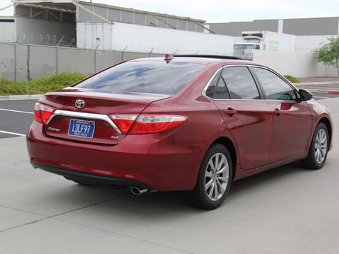 Used 2017 Toyota Camry XLE w/ Moonroof Package image 5