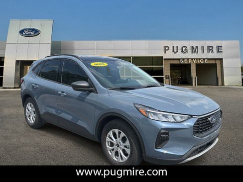 Used 2025 Ford Escape Active w/ Cold Weather Package FWD image 1