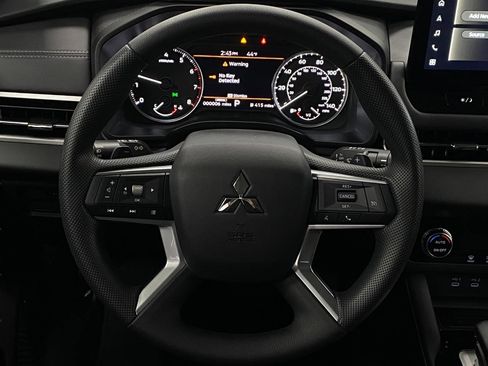 New 2026 Mitsubishi Outlander ES image 14