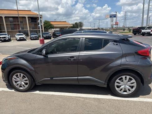 Used 2020 Toyota C-HR LE FWD image 6