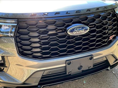 Used 2025 Ford Explorer ST image 30
