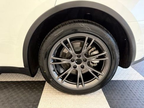 Used 2021 Tesla Model Y Long Range AWD/4WD image 11