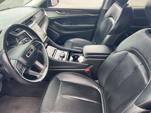 Used 2022 Jeep Grand Cherokee L Limited image 11