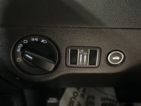 Used 2023 Dodge Charger SXT image 34