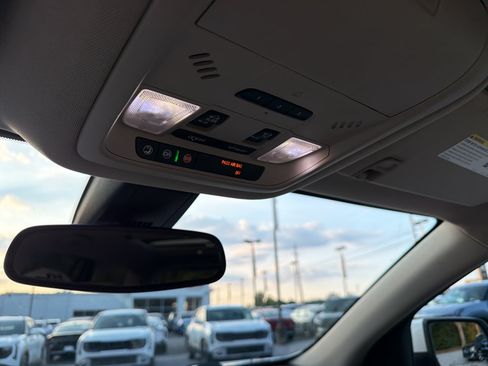 Used 2018 GMC Acadia Denali w/ Technology Package FWD image 20