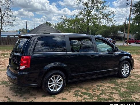 Used 2019 Dodge Grand Caravan SXT image 5