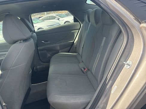 Used 2023 Hyundai Elantra SEL w/ Convenience Package image 9