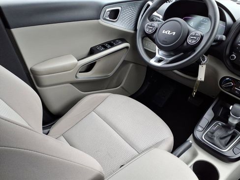 Used 2024 Kia Soul LX w/ Option Group 015 image 17