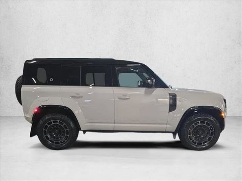 New 2026 Land Rover Defender 110 OCTA image 4