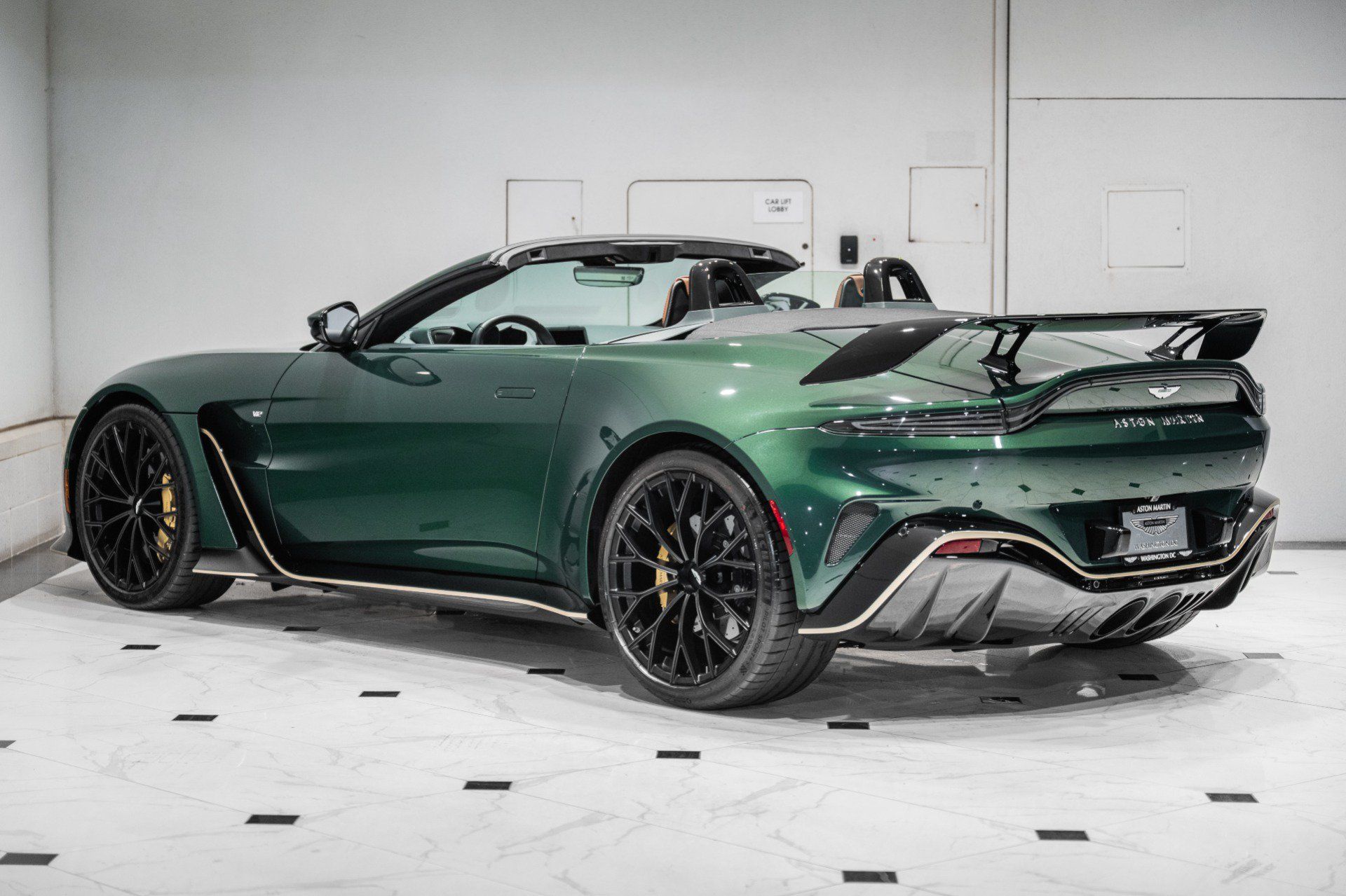 Used 2023 Aston Martin V12 Vantage Roadster RWD image 2