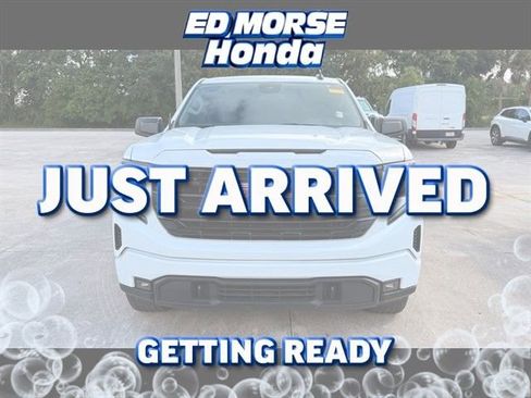 Used 2024 GMC Sierra 1500 Elevation RWD image 2