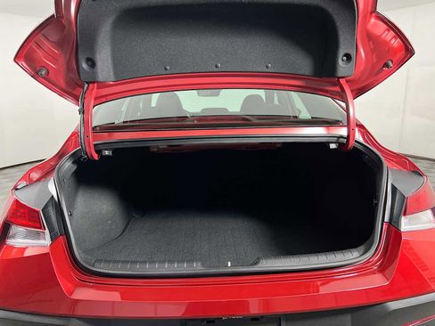 Used 2025 Hyundai Elantra Sport image 16