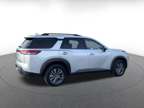 Used 2025 Nissan Pathfinder SV image 15