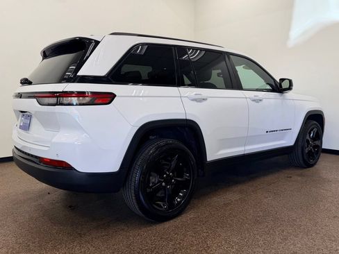 Used 2023 Jeep Grand Cherokee Altitude AWD/4WD image 7