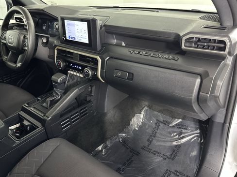 Used 2025 Toyota Tacoma SR image 33