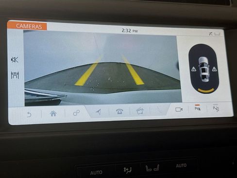 Used 2020 Land Rover Discovery SE image 16