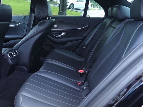 Used 2022 Mercedes-Benz E 450 4MATIC Sedan image 12