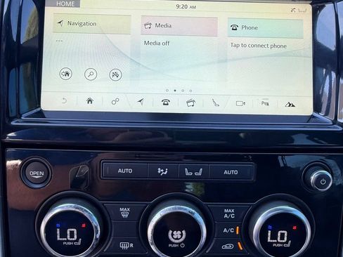 Used 2017 Land Rover Discovery HSE AWD/4WD image 14