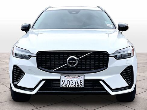 Used 2024 Volvo XC60 T8 Plus w/ Protection Package Premier AWD/4WD image 3