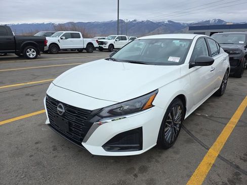 Used 2025 Nissan Altima 2.5 SV image 1