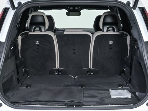 Certified 2025 Volvo XC90 B6 Plus image 30