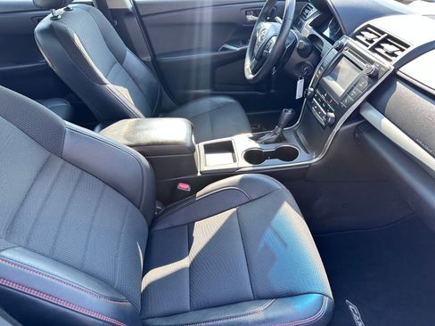 Used 2016 Toyota Camry SE FWD image 9