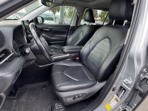 Used 2021 Toyota Highlander XLE FWD image 10