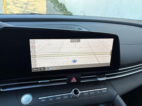 Used 2025 Hyundai Elantra Limited image 20