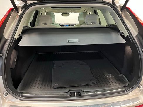 Used 2024 Volvo XC60 B5 Plus w/ Protection Package Premier AWD/4WD image 19