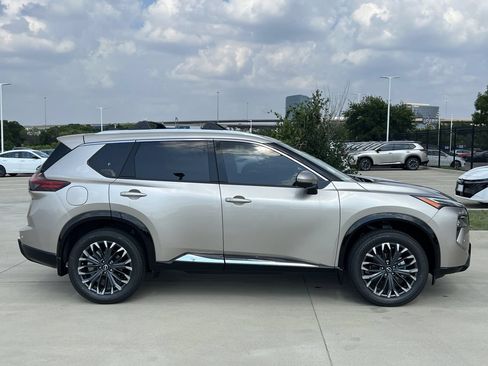 New 2026 Nissan Rogue Platinum w/ Platinum Premium Package AWD/4WD image 3