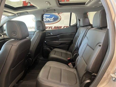 Used 2023 GMC Acadia SLT image 23