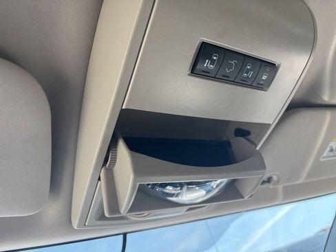 Used 2016 Chrysler Town & Country Touring w/ Driver Convenience Group image 30