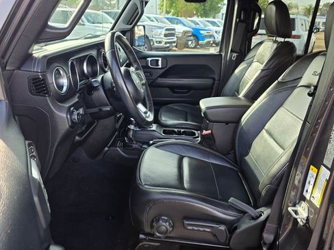 Used 2019 Jeep Wrangler Unlimited Sahara AWD/4WD image 17