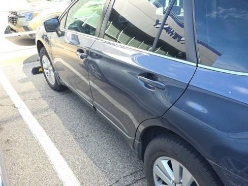 Used 2017 Subaru Outback 2.5i Premium image 5