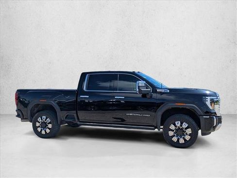Used 2024 GMC Sierra 2500 Denali w/ Denali Reserve Package AWD/4WD image 4