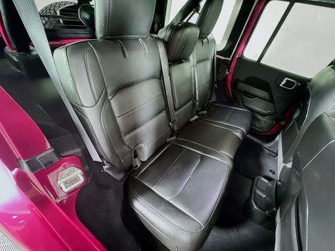 Used 2022 Jeep Wrangler Unlimited Sahara AWD/4WD image 28