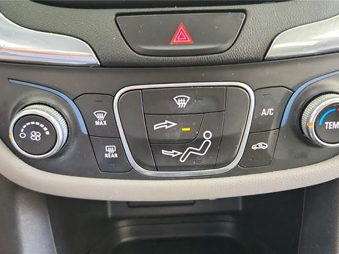 Used 2020 Chevrolet Equinox LS FWD image 29
