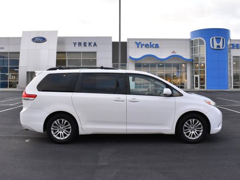 Used 2014 Toyota Sienna image 1